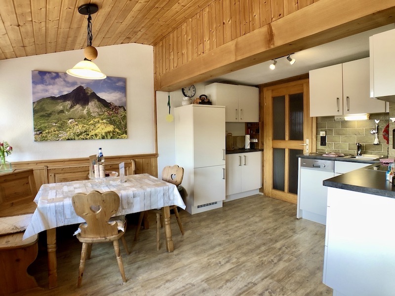 Gemütliche und neue Wohnküche in der FeWo Bergblick